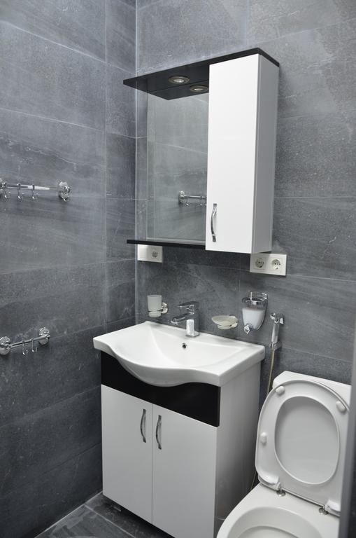 Studio "Black - White" Батуми Экстерьер фото