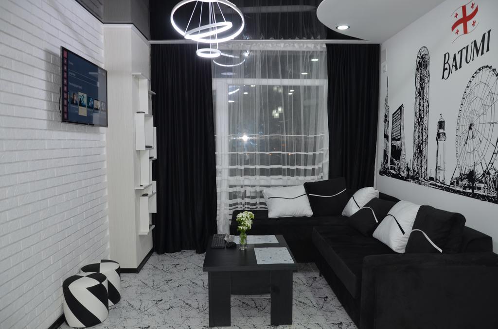 Studio "Black - White" Батуми Экстерьер фото