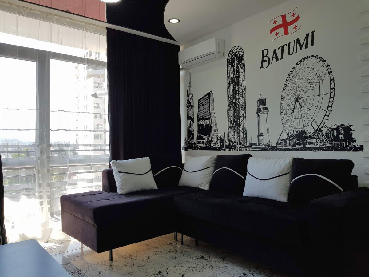 Studio "Black - White" Батуми Экстерьер фото