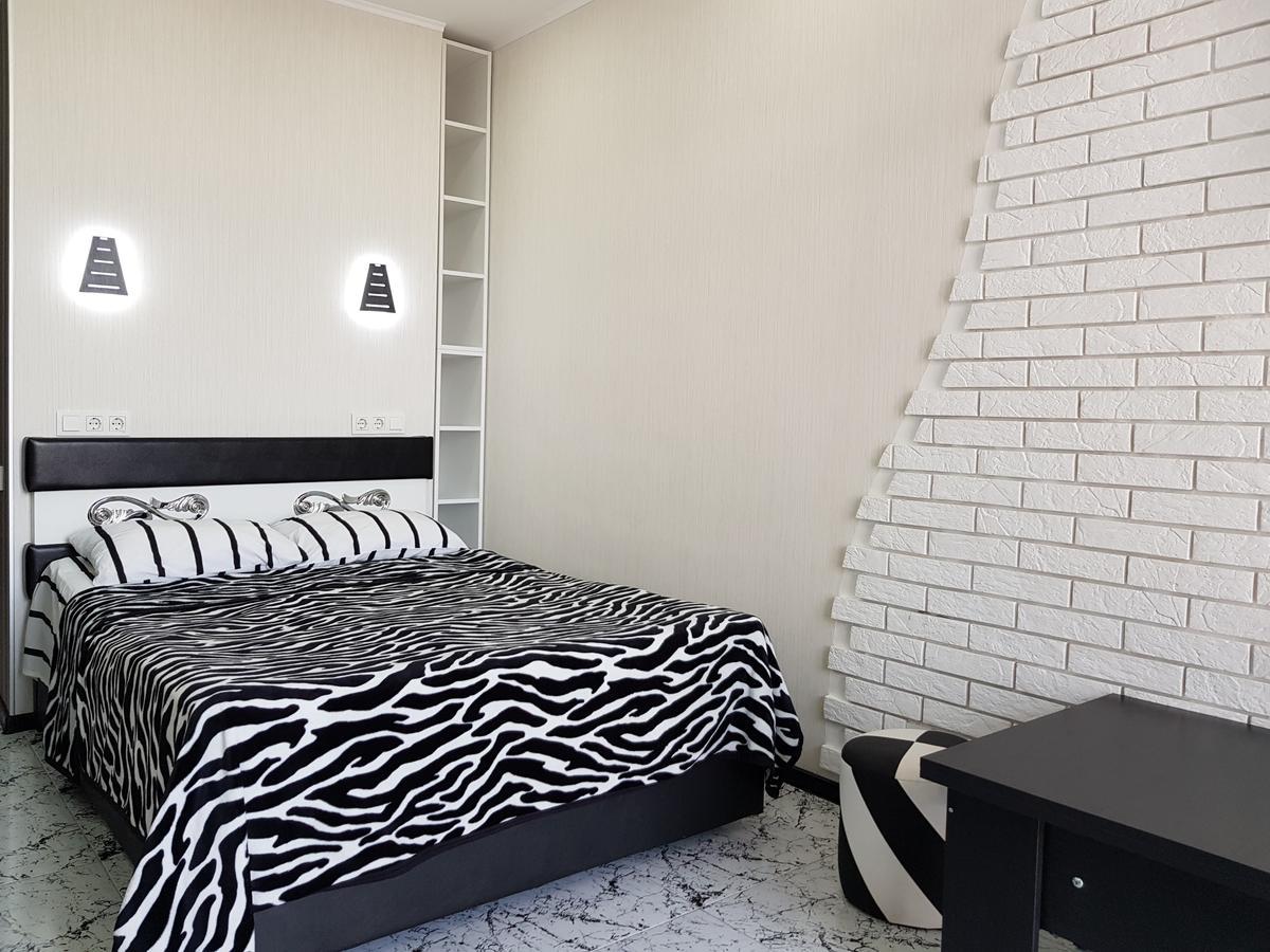 Studio "Black - White" Батуми Экстерьер фото